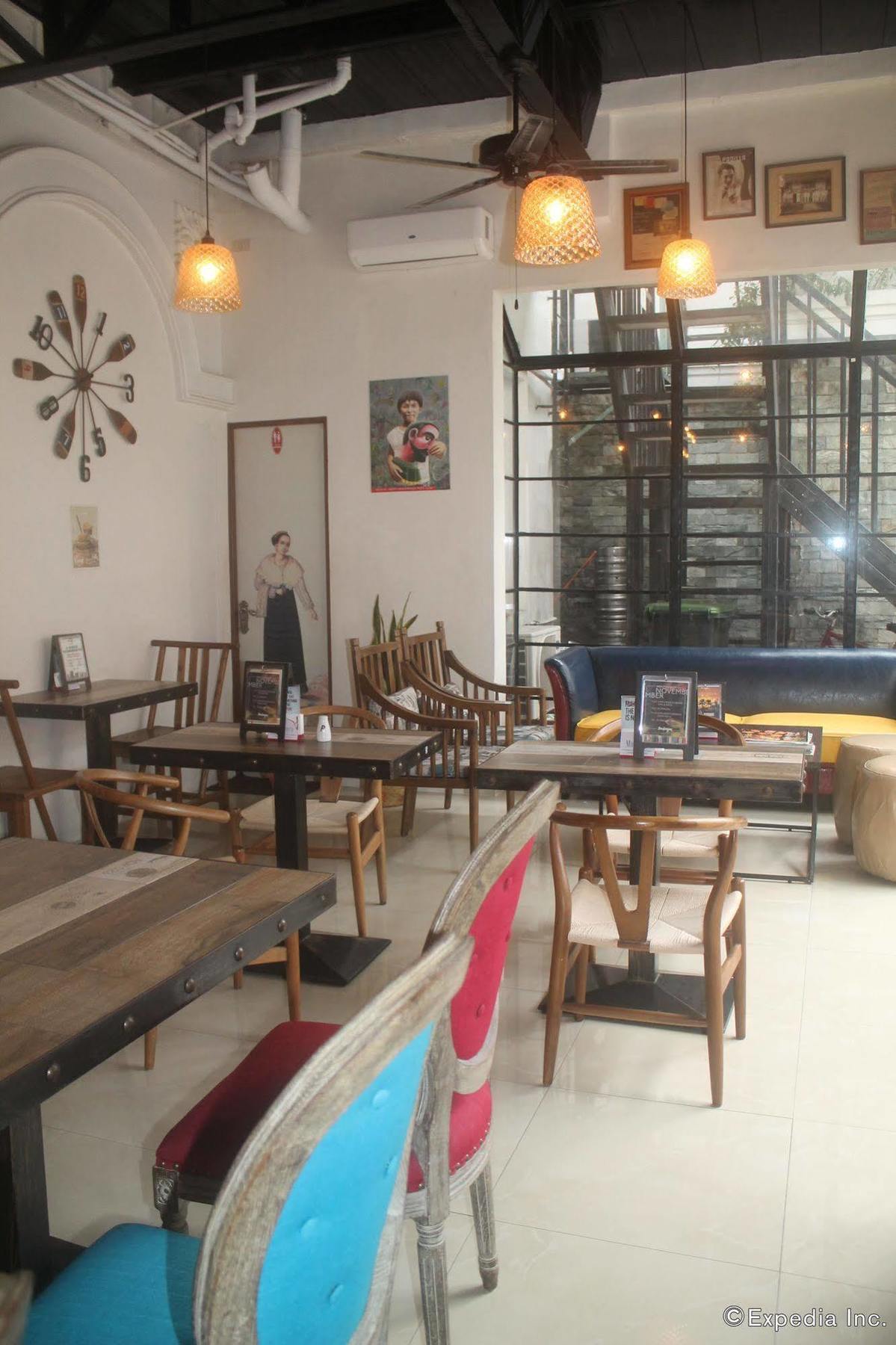 Tambayan Capsule Hostel & Bar Manille Extérieur photo